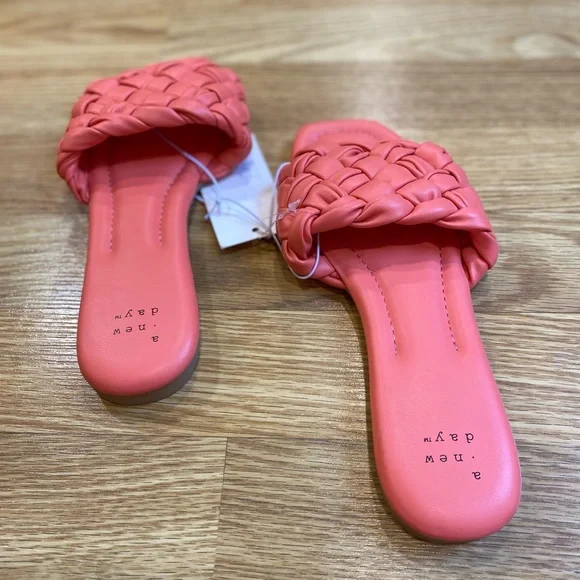 🪸🪸 Creamy coral woven flats multiple sizes avail - Picture 2 of 9